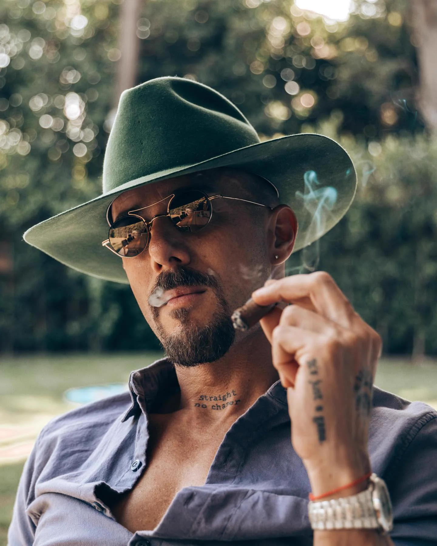 Diego Dreyfus con sombrero, portada del proyecto de diseño de marca Te vas a morir